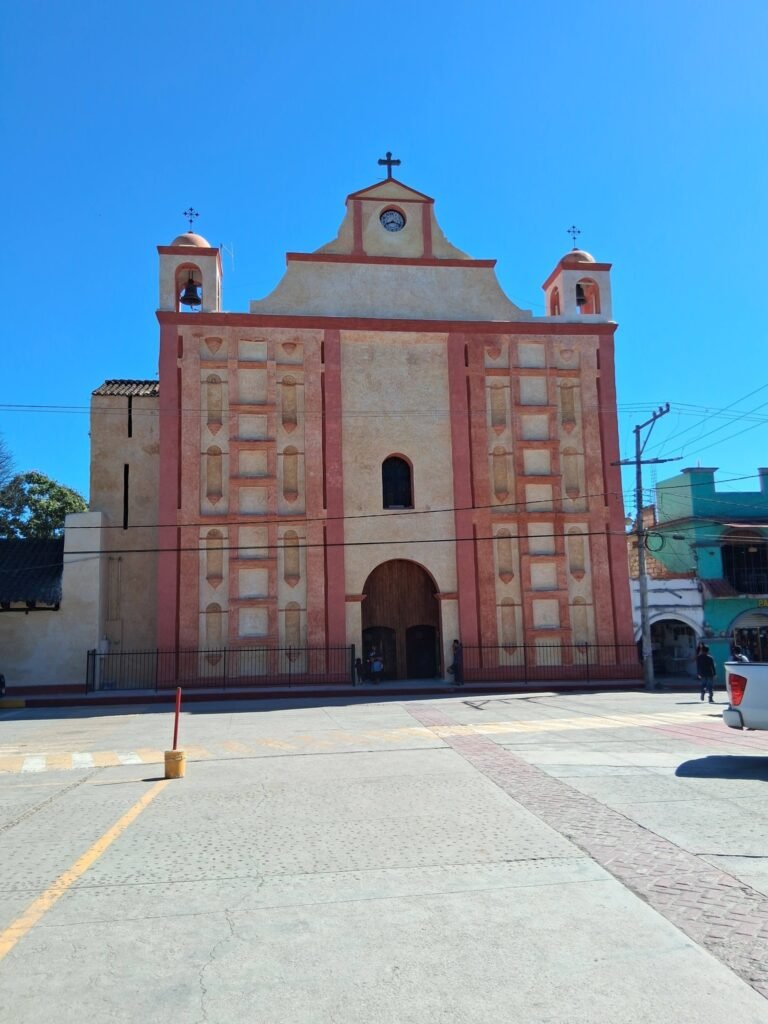 Iglesia del parque central de Ocosingo Chiapas