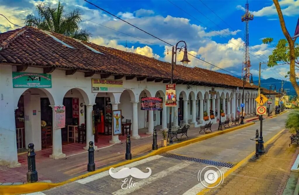 Negocios en el parque central Ocosingo Chiapas